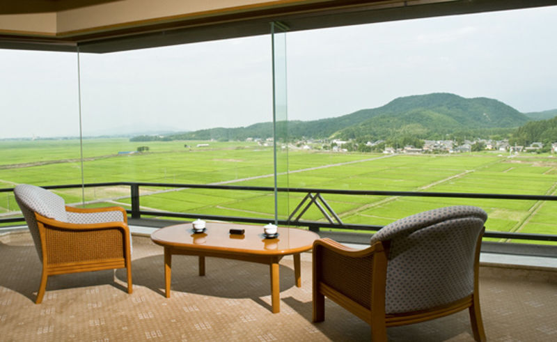 里山風景を見渡す高層階客室　～里山ビュー・ステイ～